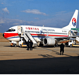 荷花航空货运航空快运业稳步发展的原因是什么？